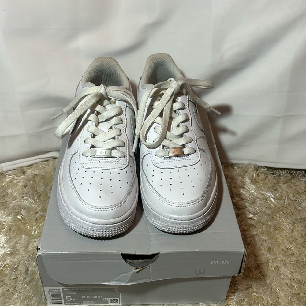 Nike Air Force 1 Low LE Triple White Sneakers Boy's DH2920-111, Size 5Y